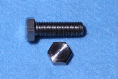 03) 3/8 UNF Bolt x 1-1/4'' Stainless HUF38114