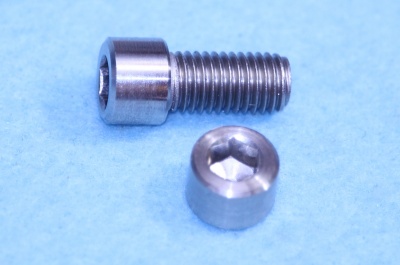 01) 1/4'' Unf X 1/2'' Stainless Socket Cap Screw SUF14012