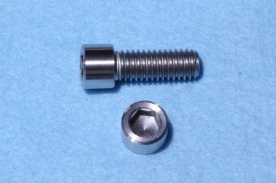 02) 3/8'' Unc X 1'' Stainless Socket Cap Screw SUC38100