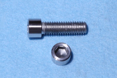 03) 3/8'' Unc X 1-1/4'' Stainless Socket Cap Screw SUC38114