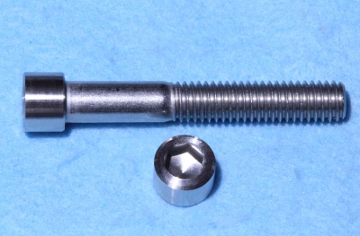 08) 3/8'' Whiworth X 2-1/2'' Stainless Socket Cap Screw SW38212