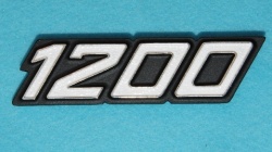 Side Panel Badge '1200' Black-White 61916115-B - C15