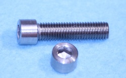 03) 1/4'' Unf X 1'' Stainless Socket Cap Screw SUF14100