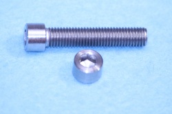 04) 1/4'' Unf X 1-1/4'' Stainless Socket Cap Screw SUF14114