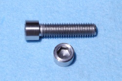 04) 3/8'' Unc X 1-1/2'' Stainless Socket Cap Screw SUC38112